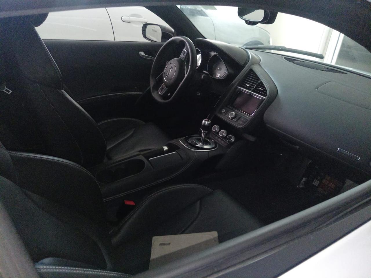 08. AUDI LINEA R8